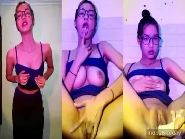 Cewek Imut Coli Pakai Sextoy Sampai Puas Nagih poster