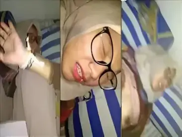 Cewek SMA Hijab Kacamata Memek Tembem Digenjot Brutal poster